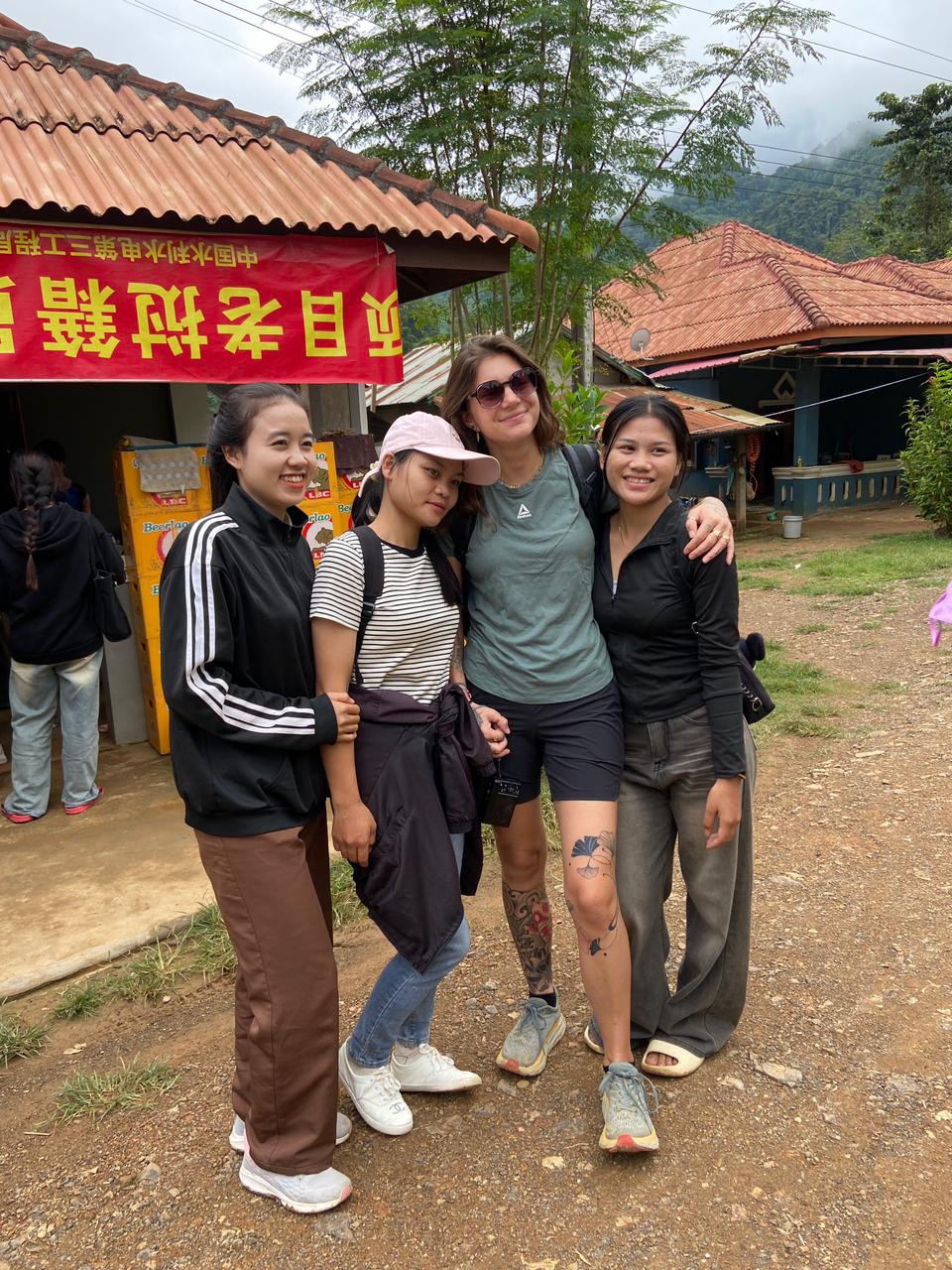 Dokkham avec des amies