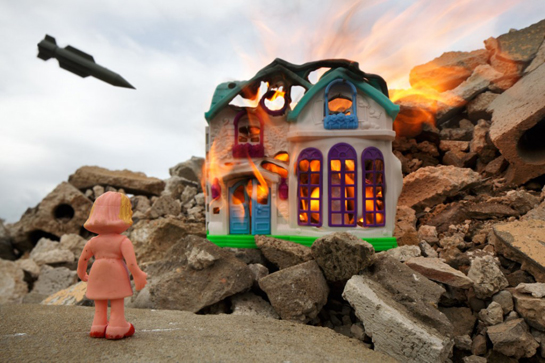 ألعاب الحرب: مشروع تصوير فوتوغرافيّ لمساعدة الأطفال على الشفاء من أثر الصدمات والنزاعات