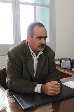 دخلنا إلى مكتب رئيس البلدية