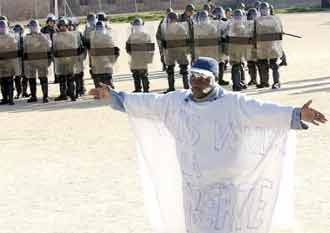 “Hidden Away from the Public Eye”. Irregular Immigration and the Press