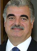 يصعب أن نتخيل عجلةً تدور دون ان تدفعها يداه