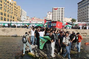 Palestinian youth organize mock funeral for flotilla martyrs