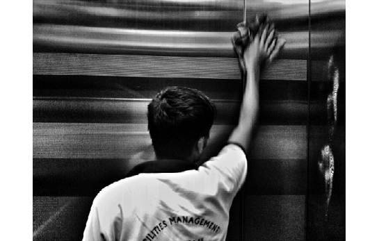 //Ali Jabbar | alsumayin | has an all black-and-white feed with shots from across the Gulf. The way he captures serenity, motion and stillness is beautiful.