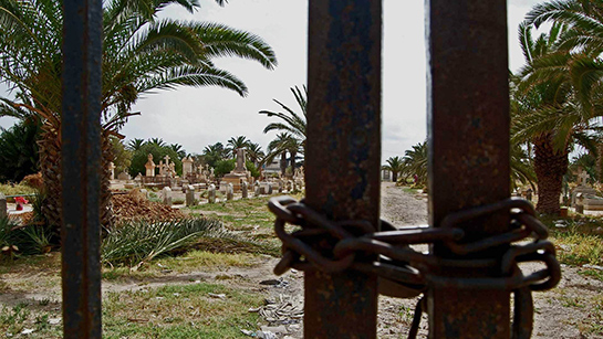 //On the road to Gabès there are three cemeteries: one Jewish, one for Commonwealth soldiers who fell during the World War II and the Christian cemetery. (Photo by Sana Sbouai).