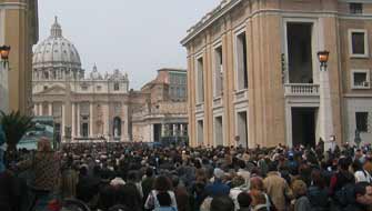 Le  monde se recueille pour un  ultime adieu à Wojtyla