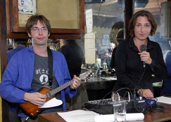 A Beyrouth la poésie déserte les tribunes et rejoint les pubs