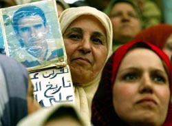 Algérie: enterrer le dossier des disparus?