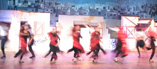 «La lune et le blé», une comédie musicale palestinienne
