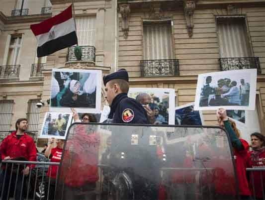 Violences inouïes contre les journalistes: Reporters sans frontières manifeste devant l’ambassade d’Egypte à Paris