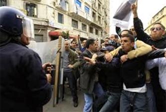 Algérie. Le jeu du chat et de la souris