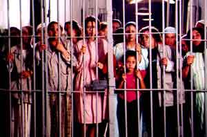 Jawhara, fille de prison: Une chronique des années de plomb qui raconte le passé au présent antérieur