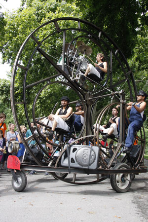 //La roue: Factoria Circular les acrobates: Duo Tobarich