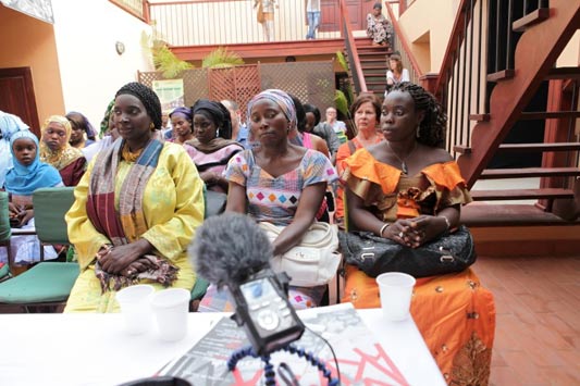 //le vernissage du 19 mai, si émouvant, avec les présences de Binta Diallo et Fatou Seck Ndoye venues spécialement de Jokkul Kaw ; leurs témoignages courageux et poignants, trois ans après les entretiens du film