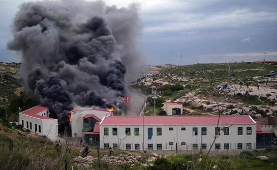 //CIE de Lampedusa. Incendie