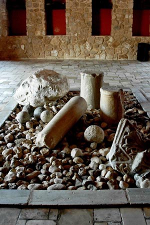 //« Chercher ses poèmes, c’est être injuste avec elle. Ne défigurons pas la beauté Gaza. Ce qu’elle a de plus beau, c’est qu’elle est affranchie de poésie, alors que nous autres, nous cherchons à remporter victoire avec des poèmes… » -Mahmoud Darwish, Ode à Gaza