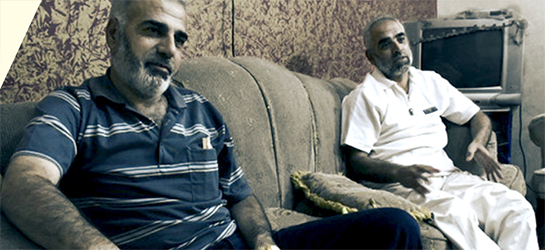 //Le pharmacien Abdul Hamid Kiwan (en blanc) et son ami Bassam Sharif (en bleu), anciens détenus, aujourd'hui réfugiés en Jordanie (photo Daharam Alasaad - sep.2016)