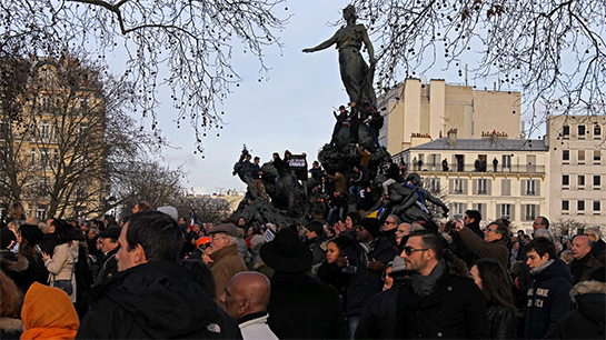 //Dimanche 11 janvier près de 4millions de personnes ont marché dans les rues de France. Crédit image : Lilia Blaise