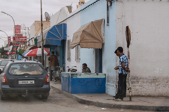 //Un “bureau de change” informel. Crédit image: Sana Sbouai