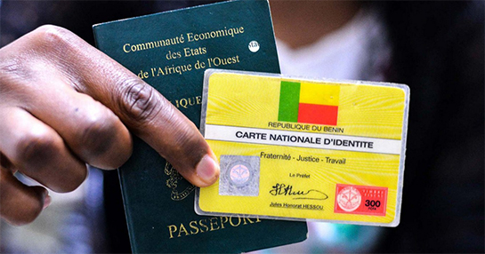 //Du Bénin, Cléo n’a pu conserver que ses documents administratifs, carte d’identité et passeport.