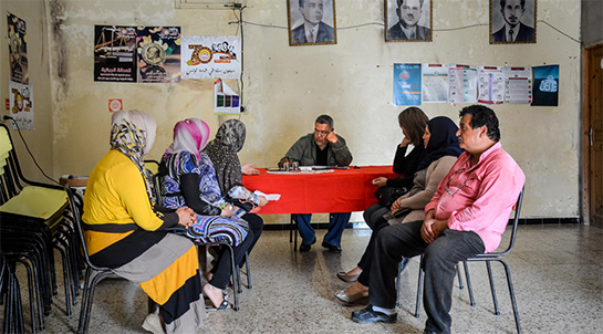 //Alla sede dell’UGTT, degli impiegati della Sodrico e della Mamotex si lamentano delle loro condizioni di lavoro.