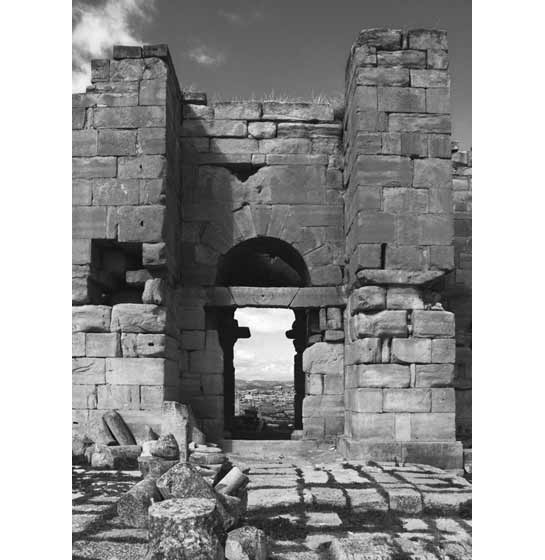 //Madaure, ville de naissance d’Apulée, 2015 par Rym Khene