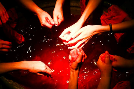 //Da “Hand Diaries: An Exhibition” (2012), uno spettacolo del Theatre Group basato sulle testimonianze dei ciprioti sul violento periodo 1963-74.