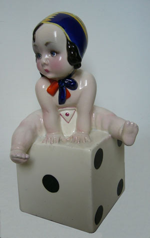 //Sandro Vacchetti, La “sardina” sul dado, ceramica Essevi. Collezione e foto Gavina Ciusa