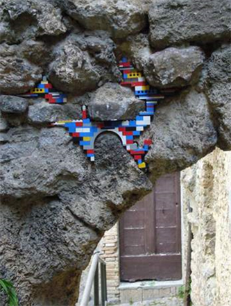 //Un intervento di Lego Bombing a Rieti (RI), Italia.