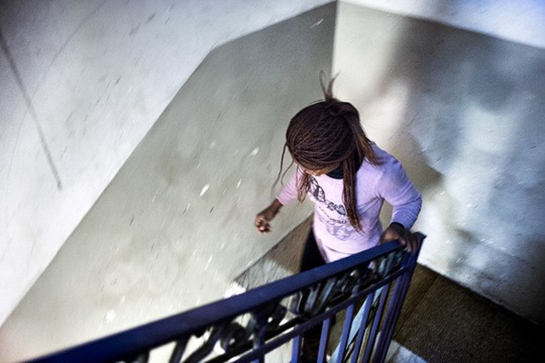 //M. nel 2010 è fuggita dal marito che la picchiava e non le permetteva una stabilità economica. Con due bambini è arrivata a Lucha y siesta. Con mille difficoltà, ma con una grande forza d'animo è riuscita a ricostruirsi una vita e una sua autonomia. Ha trovato un lavoro stabile e un nuovo compagno con il quale andrà a vivere. Presto lascerà Lucha y Siesta. - Foto di Marianna Ciuffreda