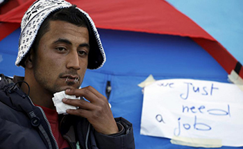 //Un giovane disoccupato tunisino con le labbra cucite e in sciopero della fame in segno di protesta. Reuters