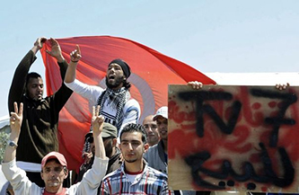 //Manifestazione davanti alla sede della TV nazionale