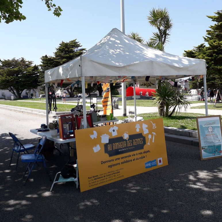 stand saint nazaire côté plages réemploi ateliers association mercredi au bonheur des bennes 44