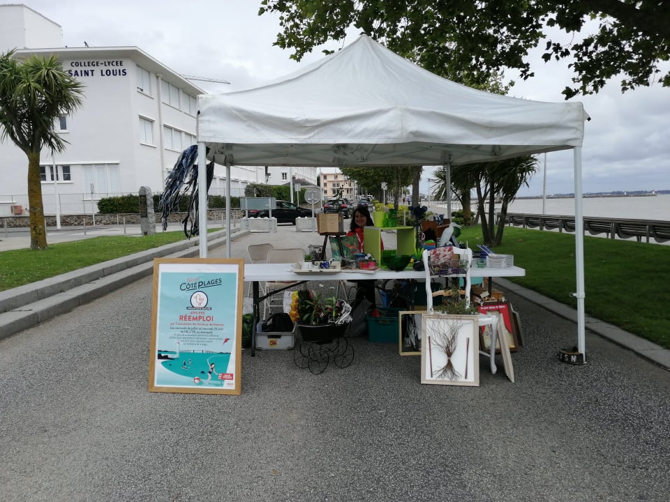 stand saint nazaire côté plages réemploi ateliers association mercredi au bonheur des bennes 44
