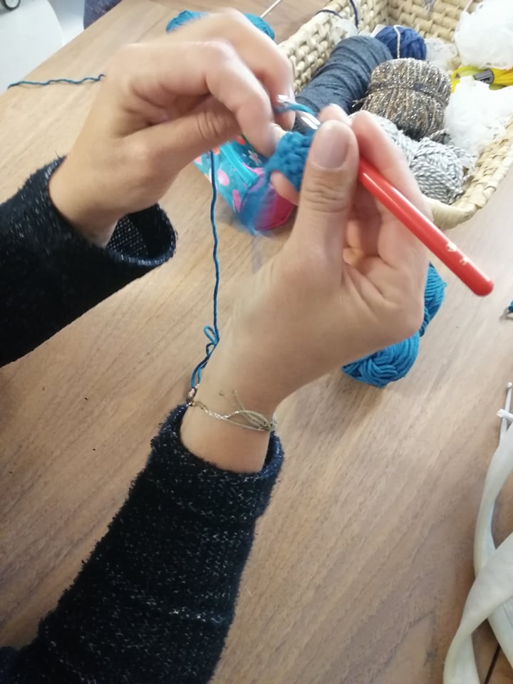 Atelier crochet reemploi tee-shirt recyclerie au bonheur des bennes saint nazaire 44