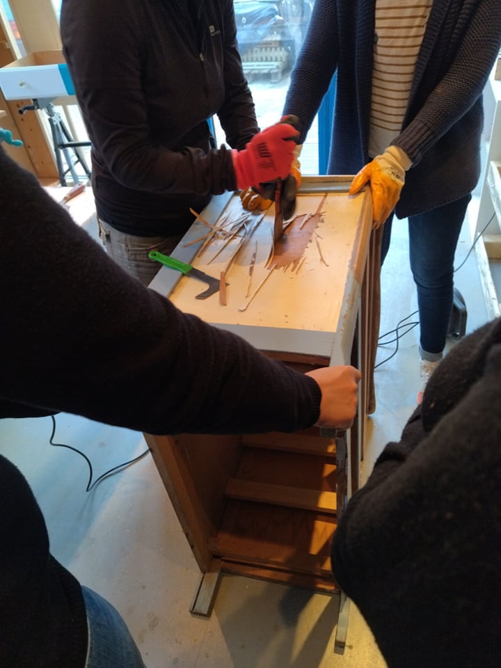 Customisation relooking meubles ponçage peinture recyclerie réemploi au bonheur des bennes saint nazaire 44