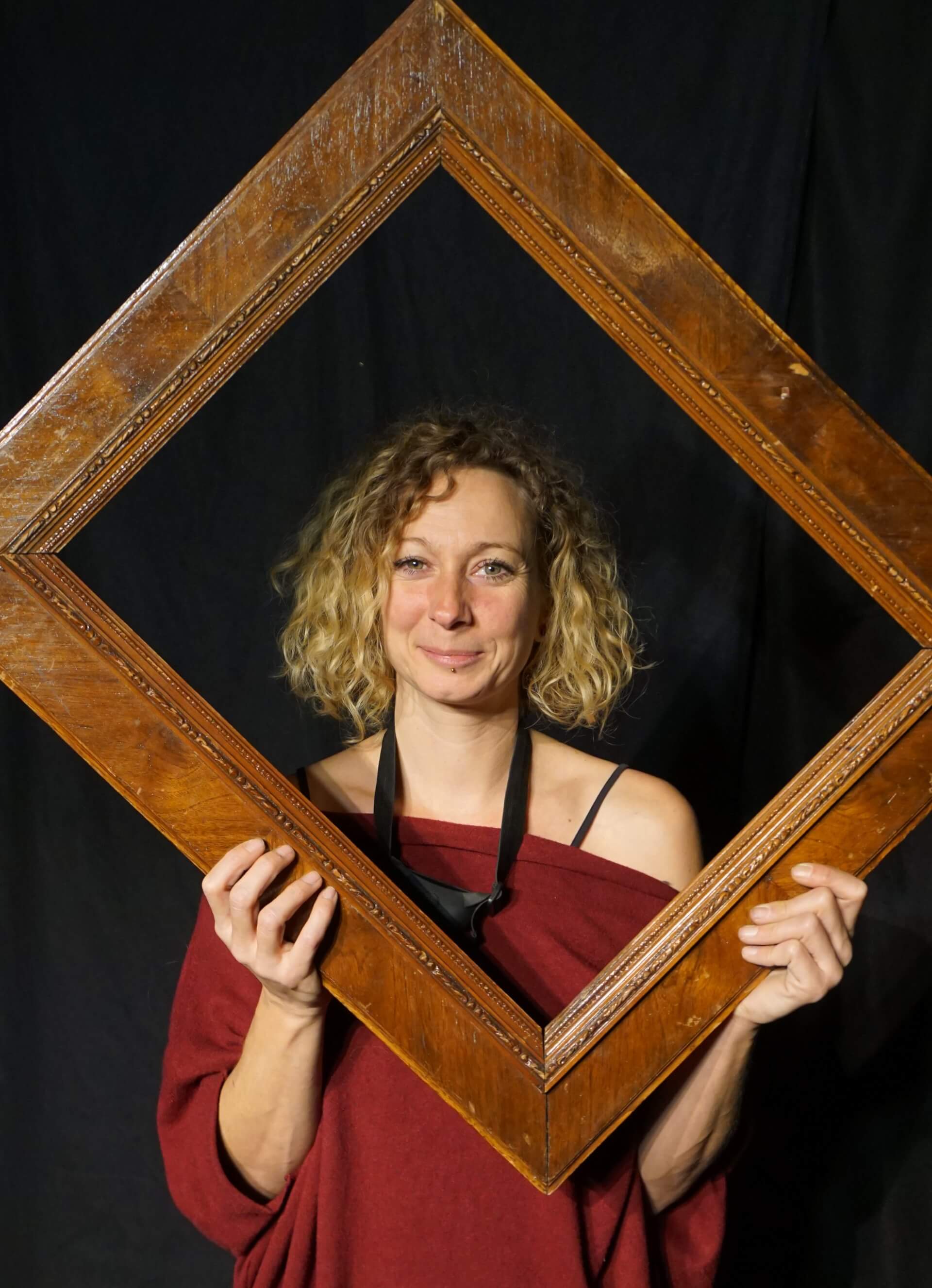 Débora Marchand | Théâtre Marie-Jeanne