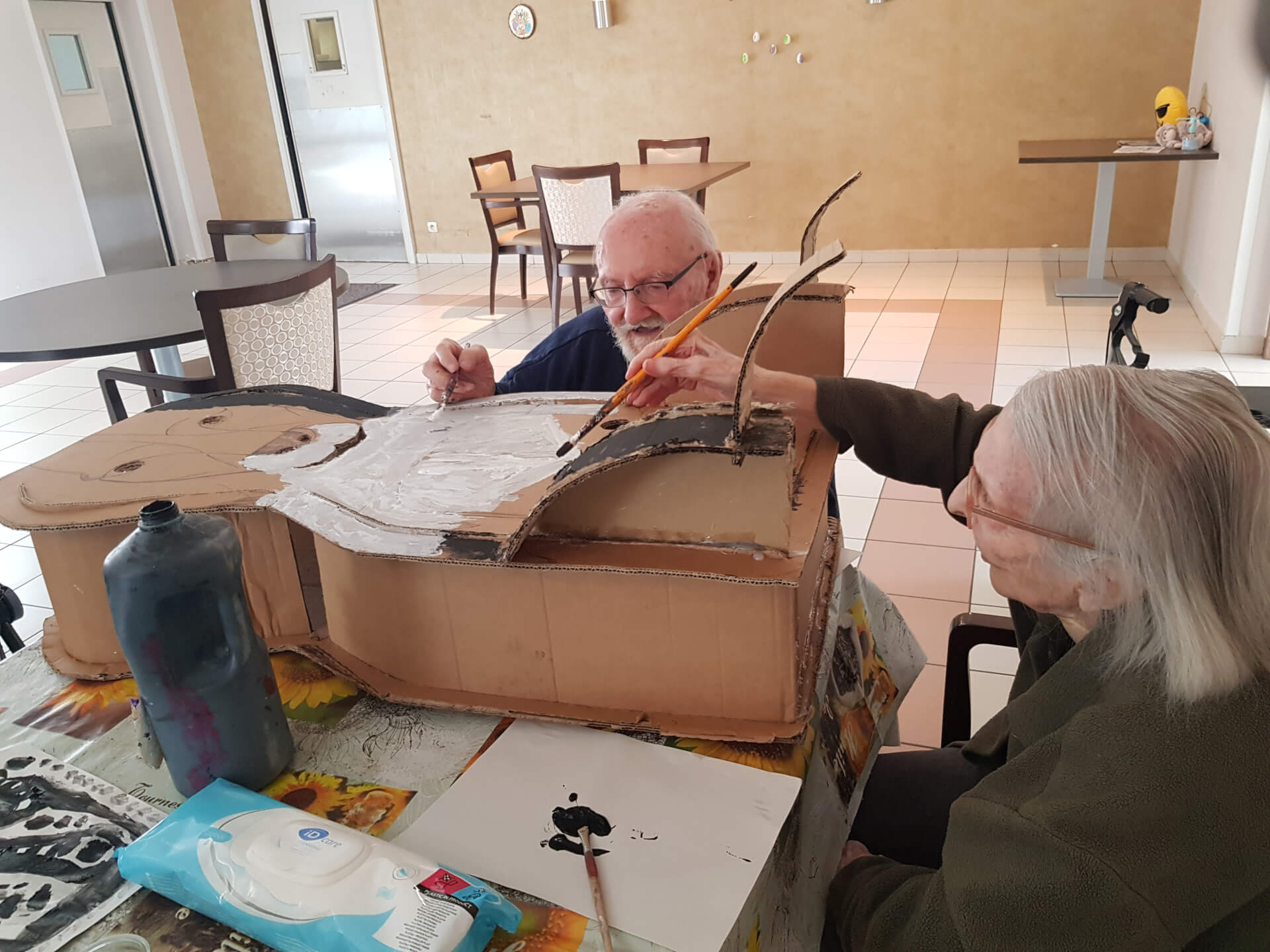 ATELIER DE MEUBLES EN CARTONS | L’Art sans Gène