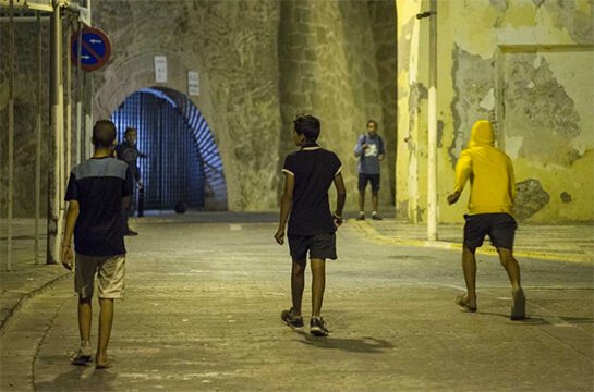 Un rapport accablant sur la situation des enfants de la rue marocains à Melilla | Babelmed