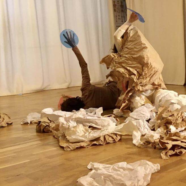 Tout en papier | Théâtre Marie-Jeanne