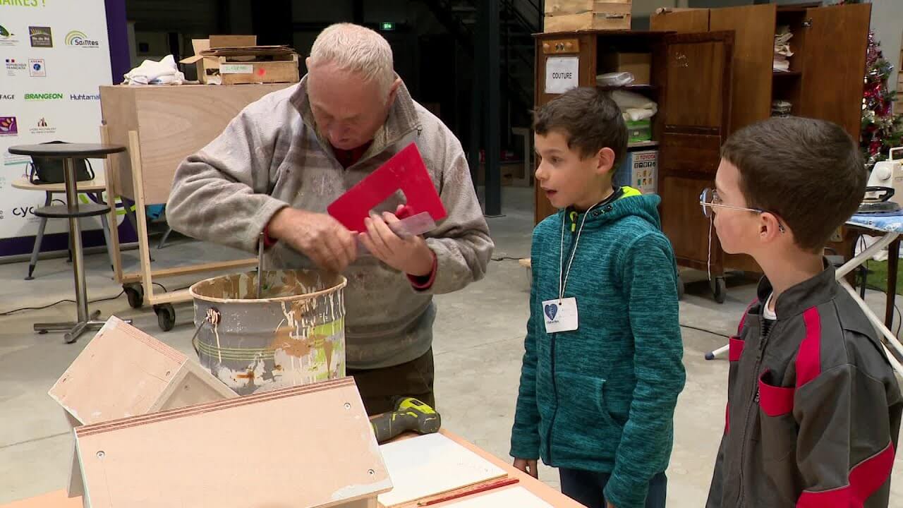 Atelier 'L'outil en main" : des retraités enseignent leur savoir-faire aux enfants | L'Outil en Main France