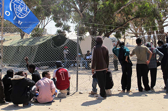 Des migrants expulsés à la frontière algérienne | Babelmed