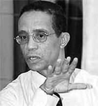 Algérie: Yasmina Khadra entre en politique | Babelmed