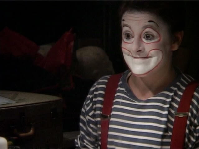 Etranger, Trio de clowns