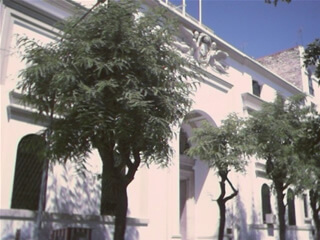 Devant le consulat d’Italie à Tunis | Babelmed