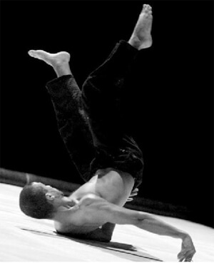 Rochdi Belgasmi ou quand la danse contemporairne tunisienne se ressource | Babelmed