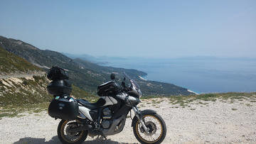 L'Albania in motocicletta (e a piedi) | Babelmed