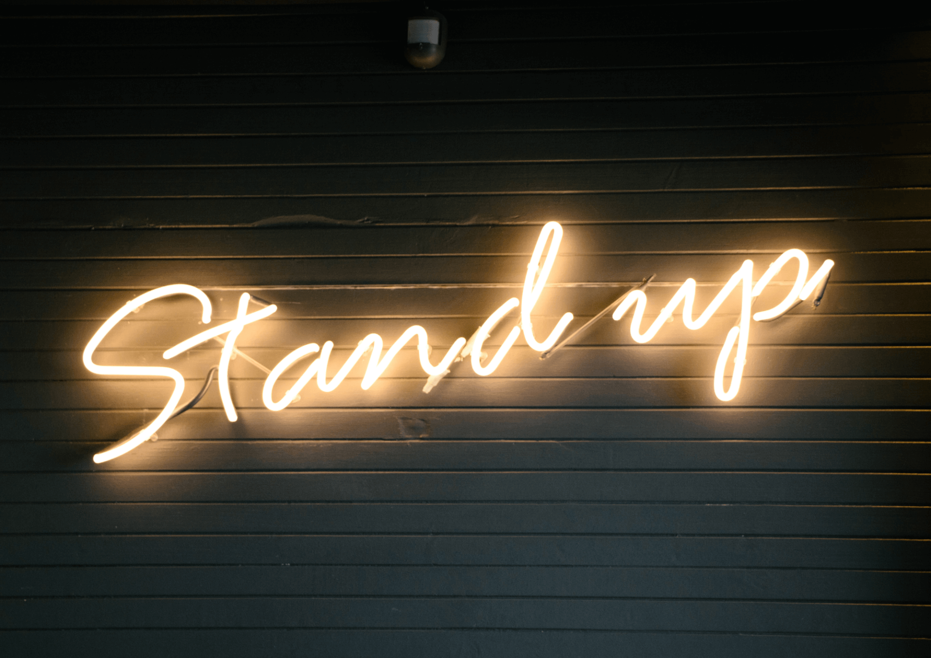 Team-building-standup-le- Trac-Renforcez-l-esprit-d'équipe-avec-humour-et-complicité | Le Trac