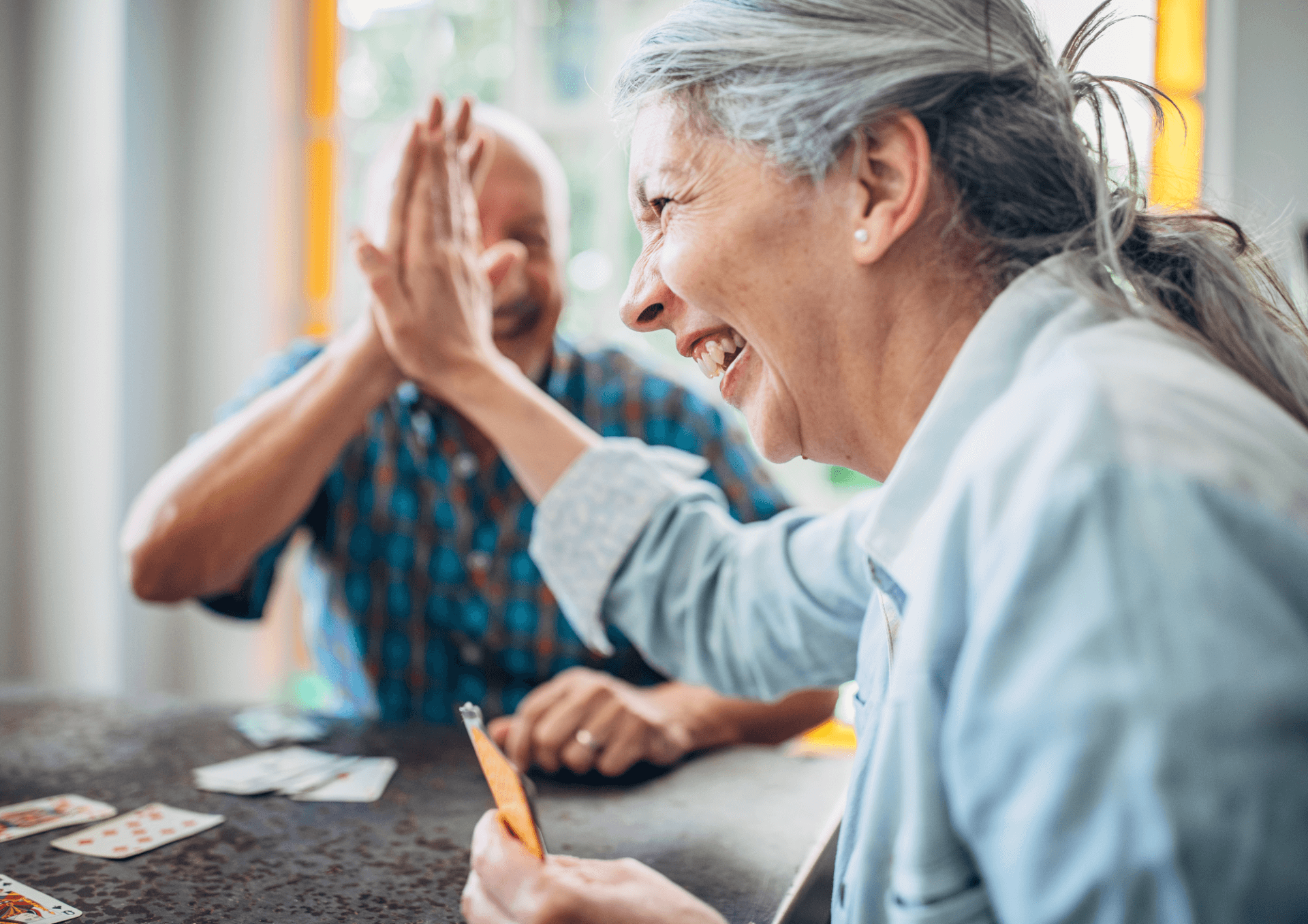 Rire pour guérir : comment le rire peut aider dans la lutte contre Alzheimer | Le Trac