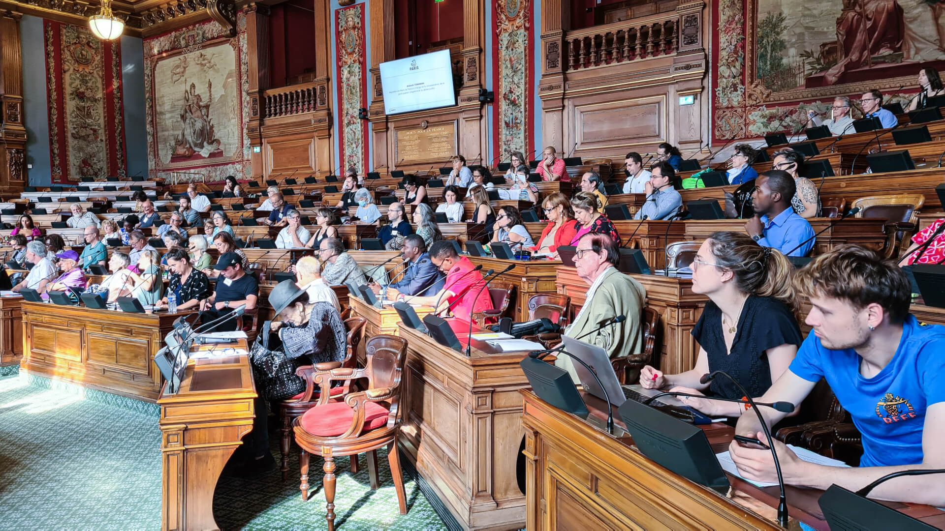 Quand l'Engagement Éclaire le Chemin : What The Web au Cœur du Conseil Parisien des Associations | Giordani Alex
