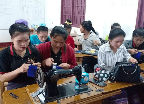Je parraine une classe de formation professionnelle au Laos | Sourires d'Enfants